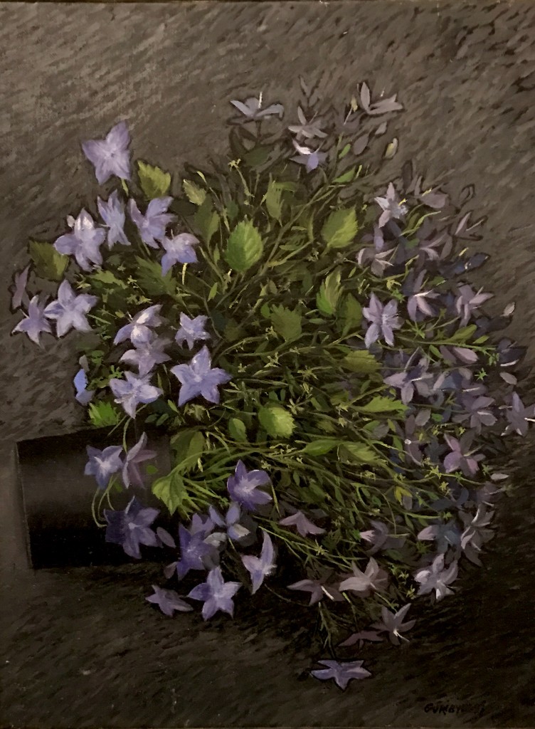 Oljemaleri av lyseblå klokkeblomster som velter ut av en potte