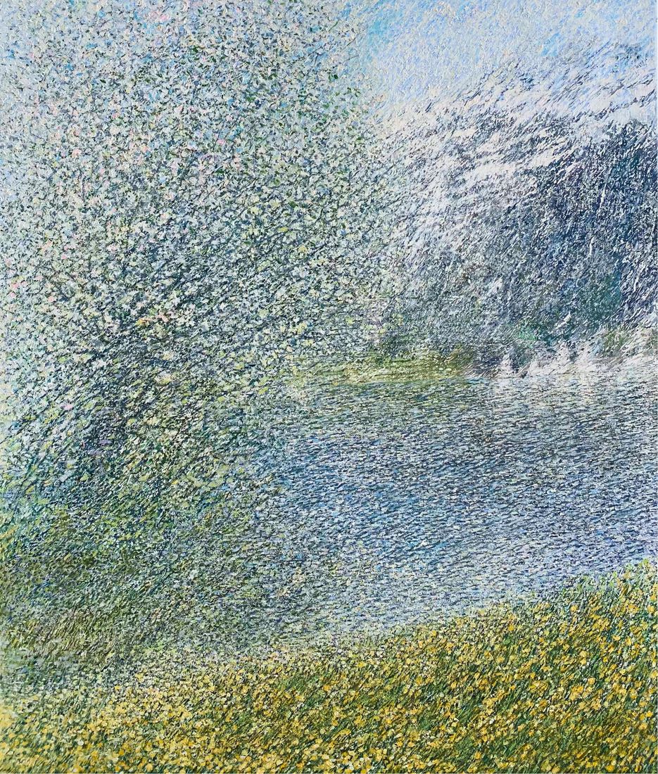 Oljemaleri av tre ved vann, med åpen himmel og gule blomster i forgrunnen